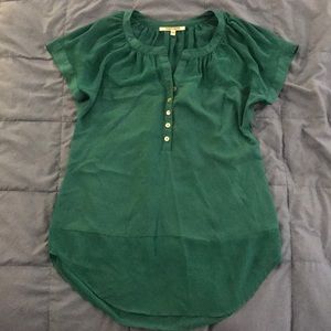 Cute Green Flowy Blouse! Great for Work
